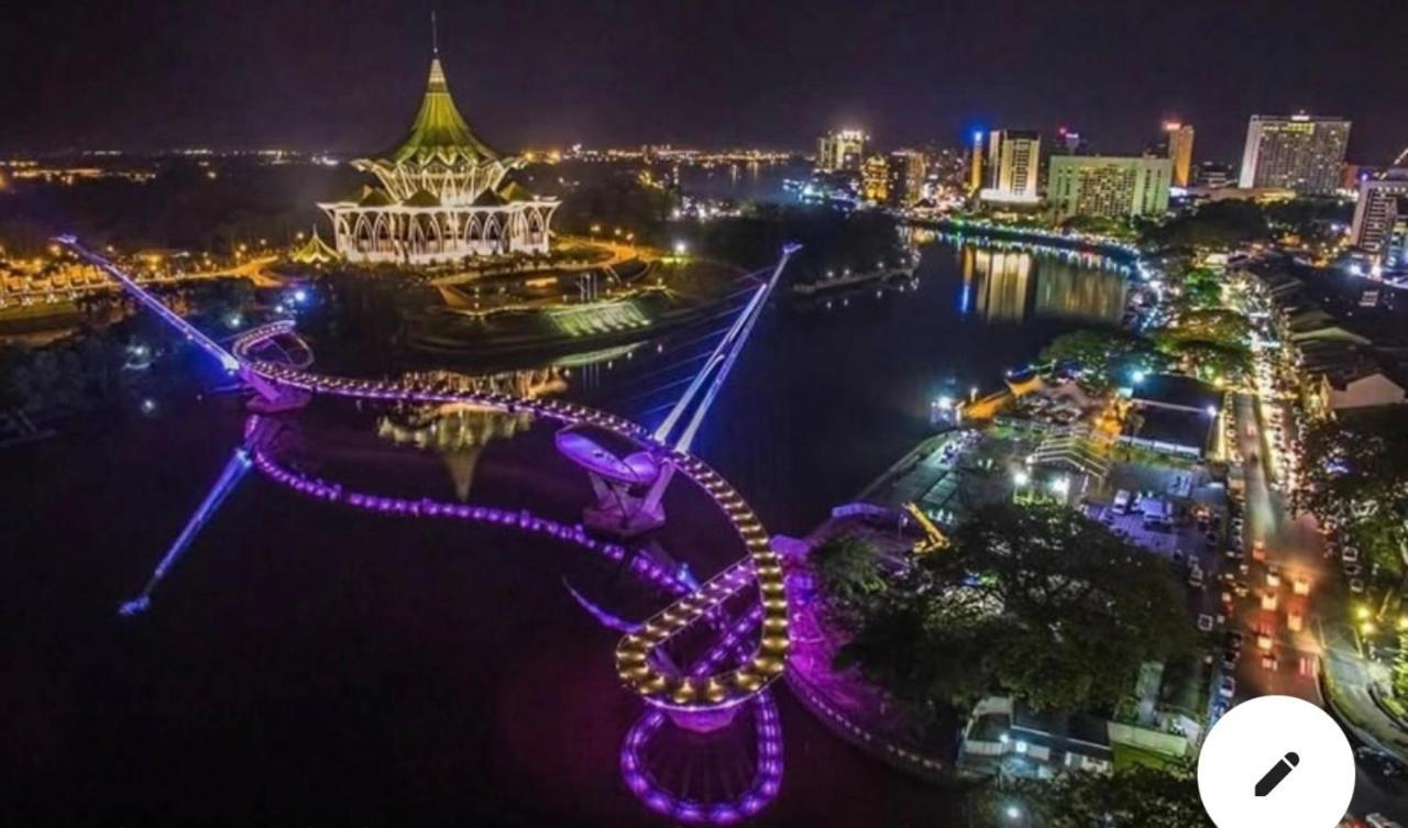 Riverbank Suites Waterfront 507 Кучинг Экстерьер фото