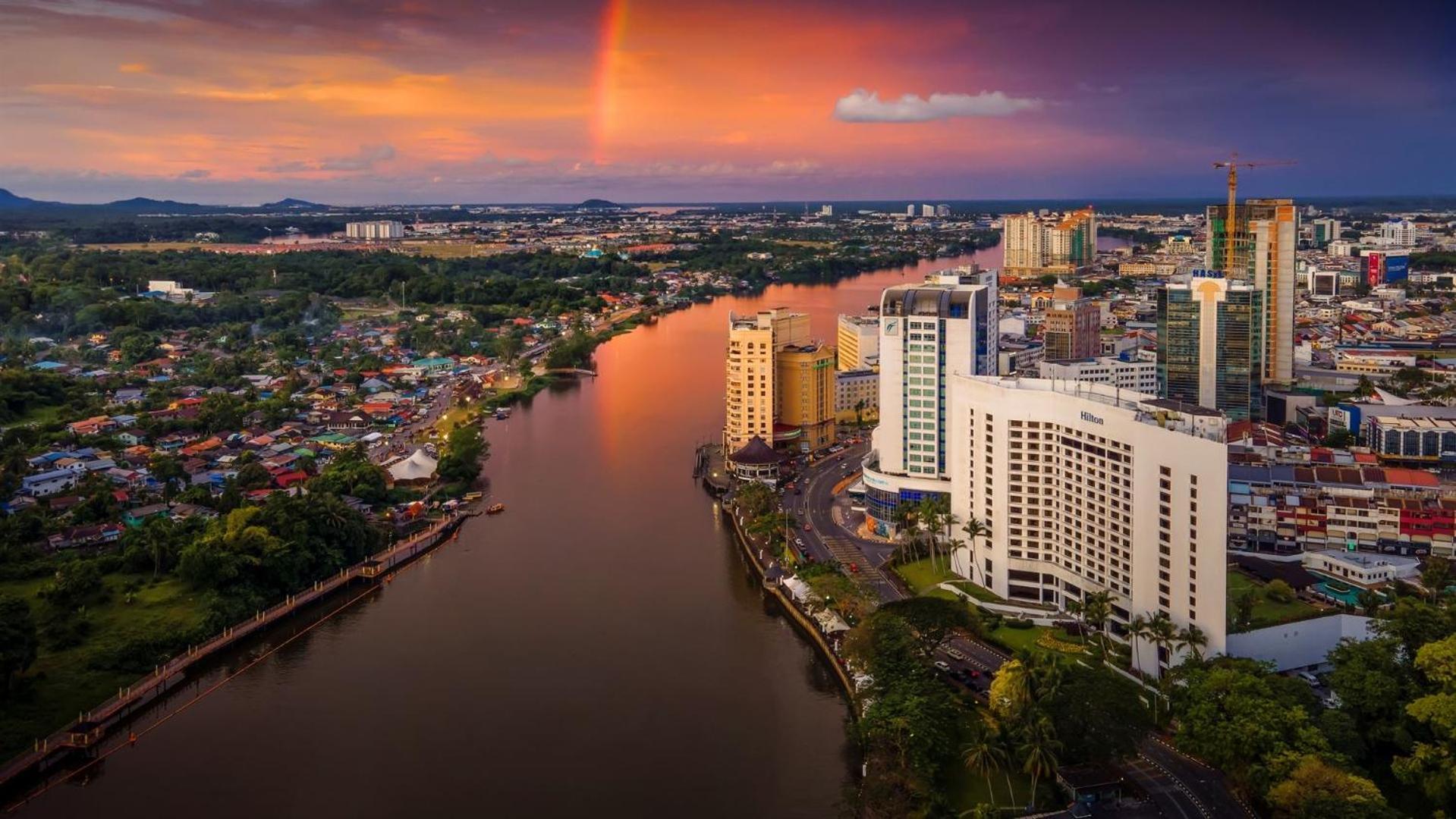 Riverbank Suites Waterfront 507 Кучинг Экстерьер фото